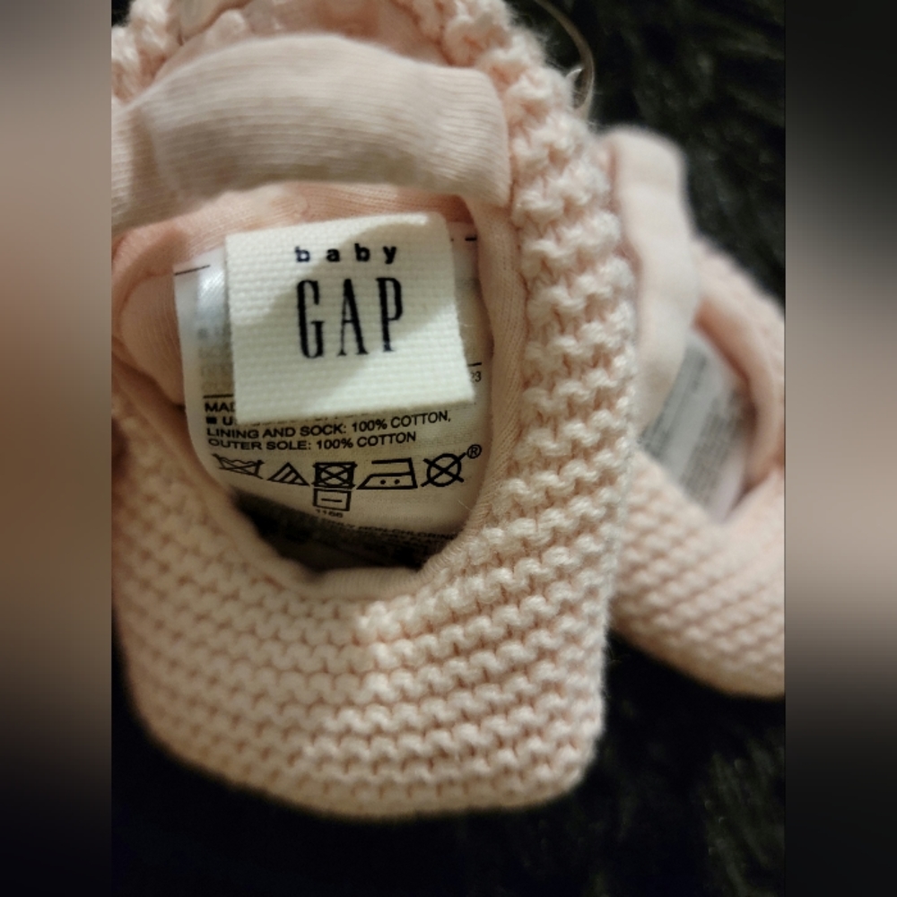 Baby GAP pink knit booties, 0-3 month